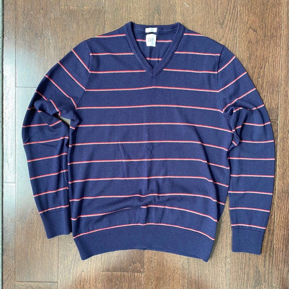 Gap V-Neck Sweater